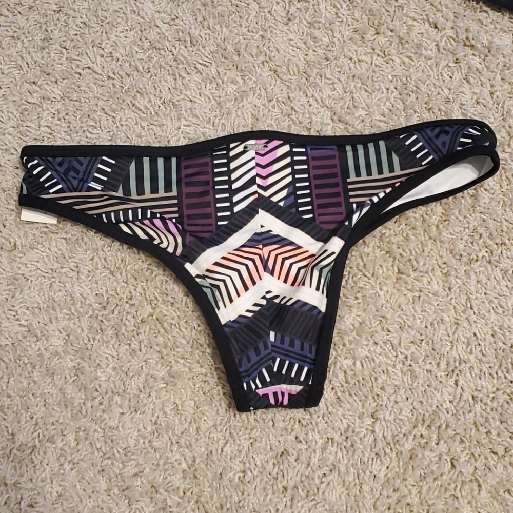 Victoria's Secret Pink bikini - Picture 3 of 8